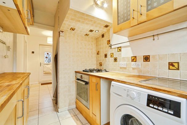 Burley Wood Crescent, Leeds - Photo 1