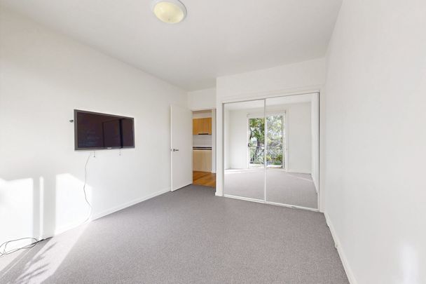 "Convenient 2-Bedroom Unit Near Strathmore Train Station" - Photo 1