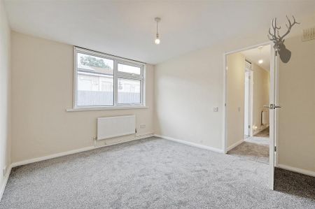 2 bedroom semi-detached bungalow to rent - Photo 4