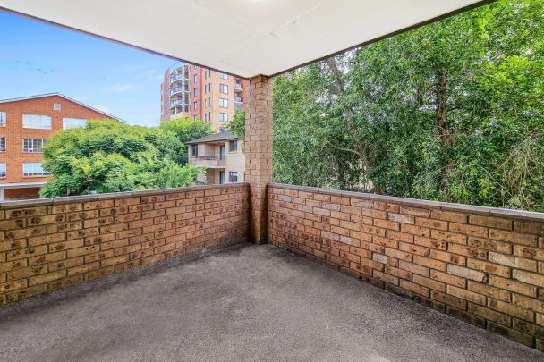 FULLY RENOVATED 3 BEDROOM APARTMENT LOCATED IN THE HEART OF WESTMEAD - Photo 1