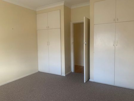 Charming Family Home - Photo 3