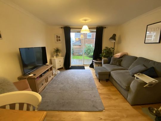 Hunt Close, Hawkinge - Photo 1