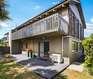 Spacious 3 Bedroom Family Home in Fantastic Location - Photo 3