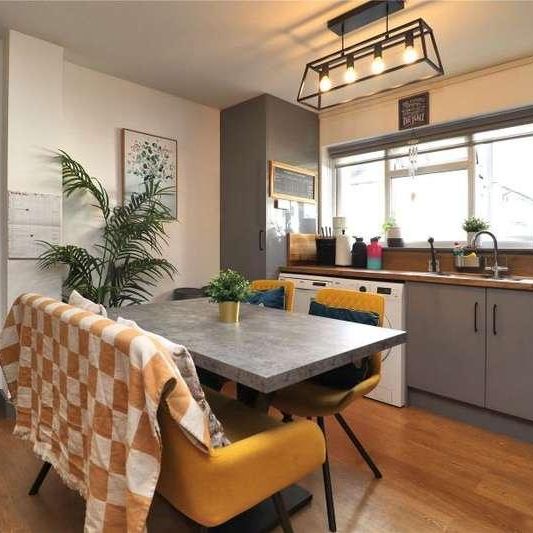 Woking, Surrey, GU21 - Photo 1