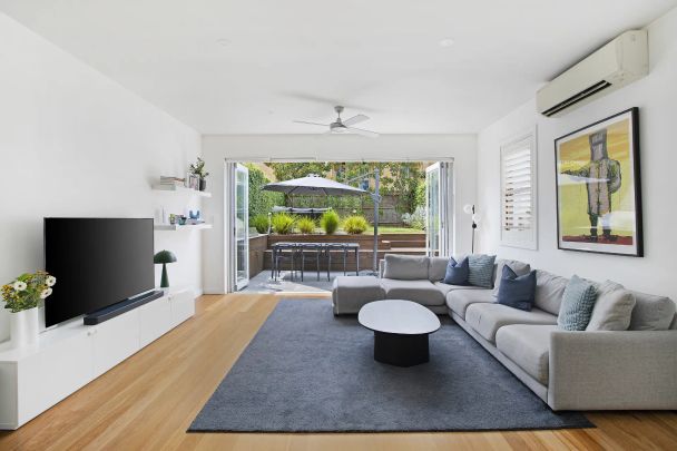 Picturesque Family Residence With Garden Oasis - Seasonal Garden Maintenance Included - Photo 1