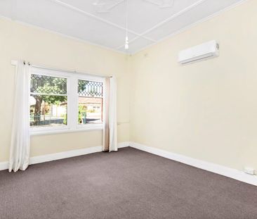 Spacious 2 Bedroom Maisonette With Huge Yard - Photo 1