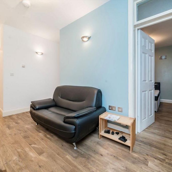 4 bedroom flat to rent - Photo 1