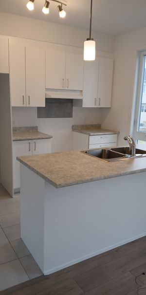 3 1/2 - 1 CHAMBRE/1 SALLE BAIN/EAU - Photo 1