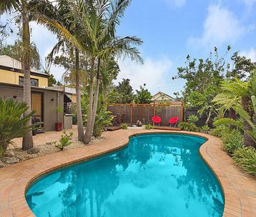 5 BEDROOM HOME WITH POOL - Photo 2