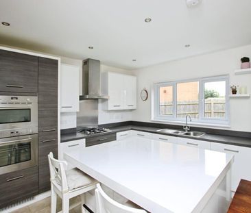 4 bedroom detached house to rent - Photo 4