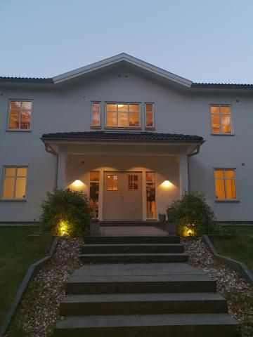 Arkitektritad,vackert hus i populära Näsbypark - Photo 4