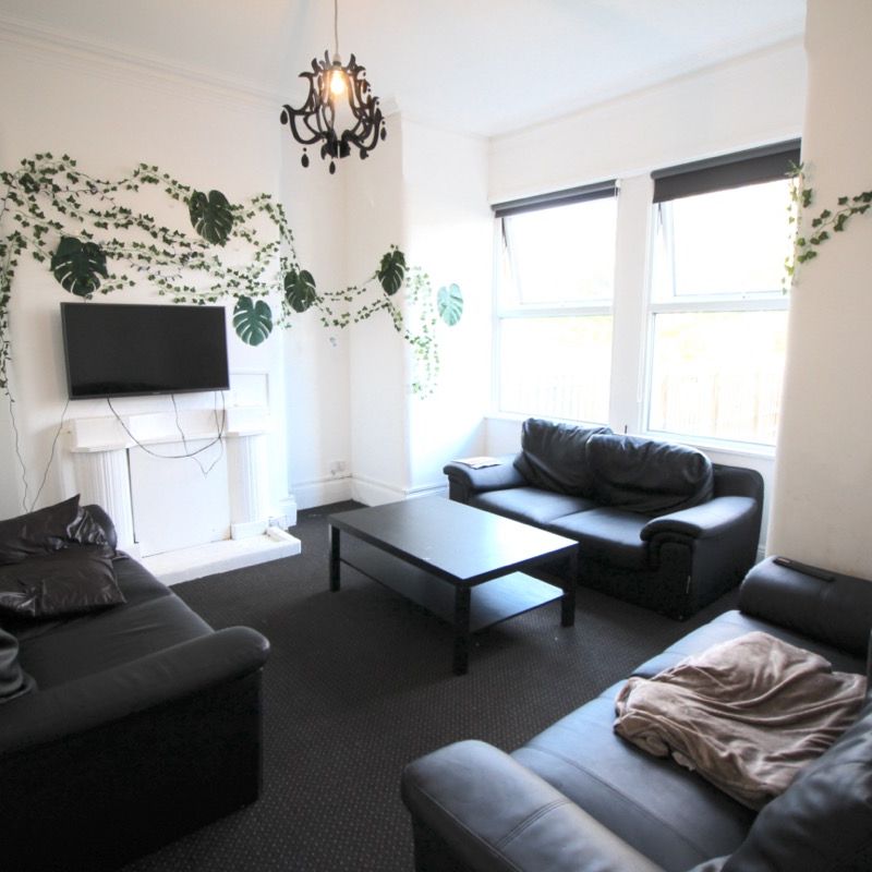 9 Bed - 213 Belle Vue Road, Woodhouse, Leeds - LS3 1HG - Student - Photo 1
