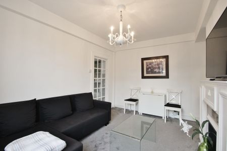 Latymer Court, Hammersmith Road, Hammersmith, London, W6 - Photo 3