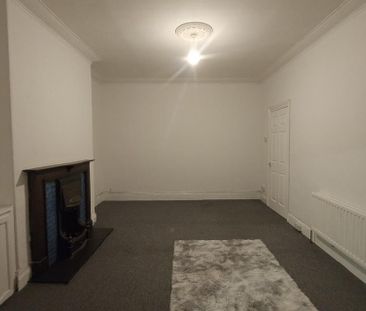 3 bedroom flat to rent - Photo 4