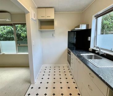 Tidy 2 bedroom Unit + Carpark - Newtown - Photo 1