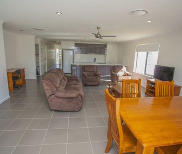 MODERN, FULLY FURNISHED FAMILY HOME - Photo 1