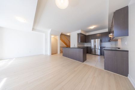 For Lease - 70 Riley Reed Lane, Richmond Hill, Ontario - Photo 2