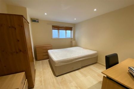 5 bedroom semi-detached house to rent - Photo 4