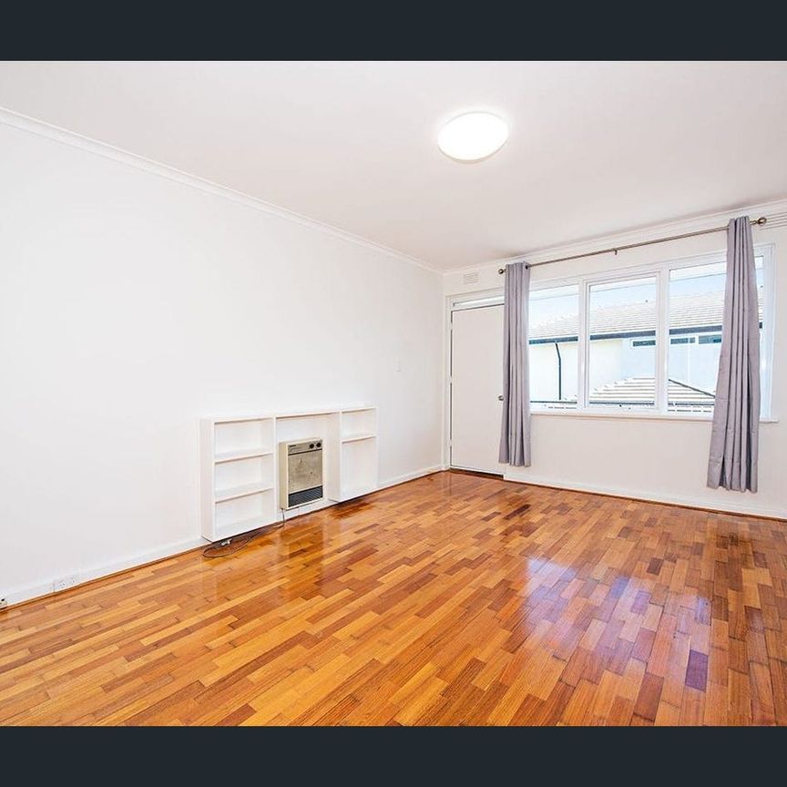 TWO BEDROOM APARTMENT! - Photo 1