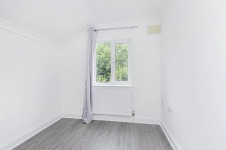 Newly renovated 4 bedroom family home located only minutes to Arnos Grove - Photo 4