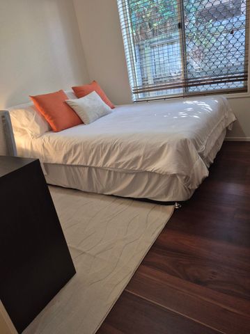 Furnished bedrooms near Griffith university available - Photo 4