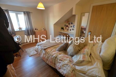 4 Bedroom Mid Terraced House for rent in Harold Road - Photo 5