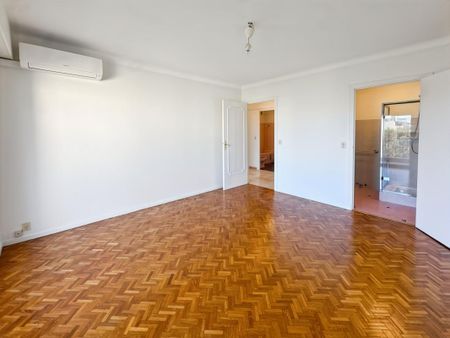 Location Appartement 3 pièces 102m² ANTIBES 06600 - Photo 3