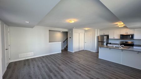 For Lease - 173 Anthracite Private, Barrhaven, Ontario - Photo 3