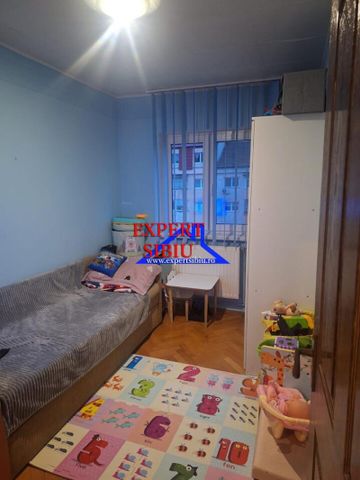 Inchiriez apartament 3 camere decomandat Valea Aurie, Sibiu - Fotografie 5