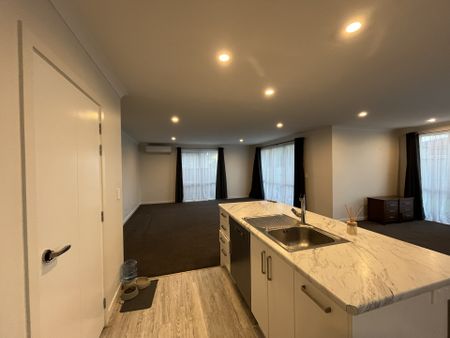 Low Maintenance Home - Photo 3