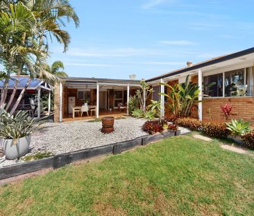11 Gretel Drive, Beachmere QLD 4510 - House For Rent - $695 | Domain - Photo 3