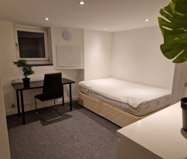 5 Bed - 92 Royal Park Road, Hyde Park, Leeds - LS6 1JJ - Student - Photo 4