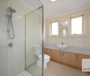 Comfortable & Convenient Living in St Albans - Photo 5