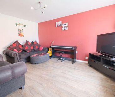 4 bedroom detached house to rent - Photo 4