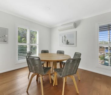 Sensational Townhouse - 1 minute walk to River and Cafes - Photo 3