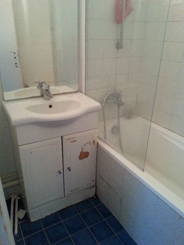 Appartement 3 pièces 62m2 MARSEILLE 2EME 958 euros - Photo 2