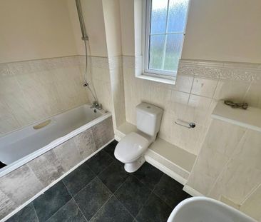 4 bedroom detached house to rent - Photo 2