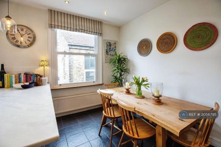 2 bedroom flat to rent - Photo 5