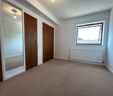 4 bedroom detached house to rent - Photo 4