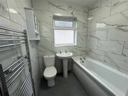 3 bedroom end of terrace house to rent - Photo 1