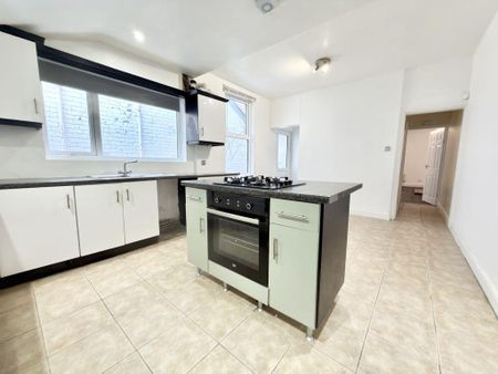 2 bedroom flat to rent - Photo 5