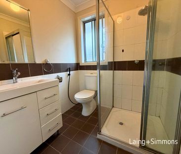 Free standing 4 bedroom townhouse close to everyday amenities - Photo 6