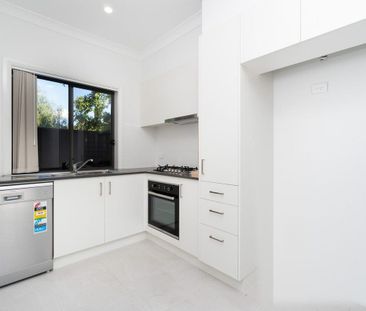 Three-Bedroom Villa with Air-Conditioned Living - Photo 6