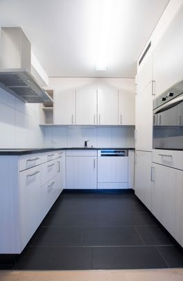 3.5 Zimmer Wohnung im 1. Obergeschoss mit eigener Waschküche - Photo 1