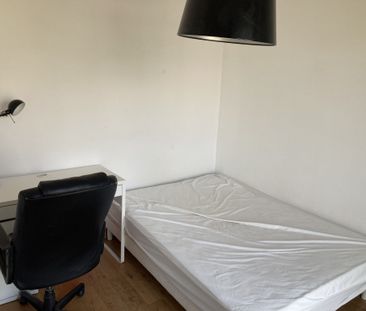 Location Appartement 4 pièces 69m² MARSEILLE 5ème - Photo 6