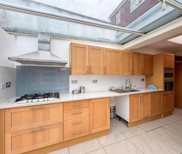 3 bedroom semi-detached house to rent - Photo 5