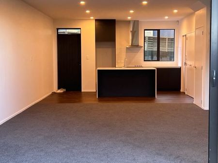 Tidy 3 Bedroom with Sea views - Photo 2