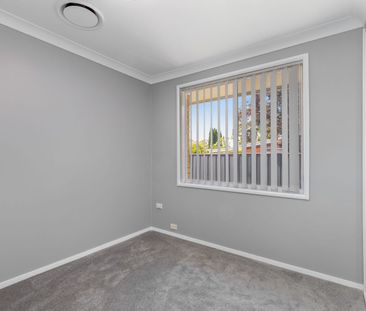 Large yard, close to school and shops - Photo 1