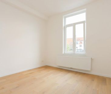 Luxe appartement met twee slaapkamers en ruim terras - Photo 1