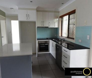 Stylish Three-Bedroom Townhouse in Prime Carina Heights Location - Photo 6